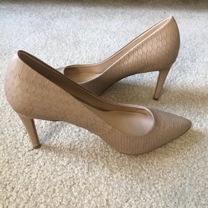 jessica simpson levin pump